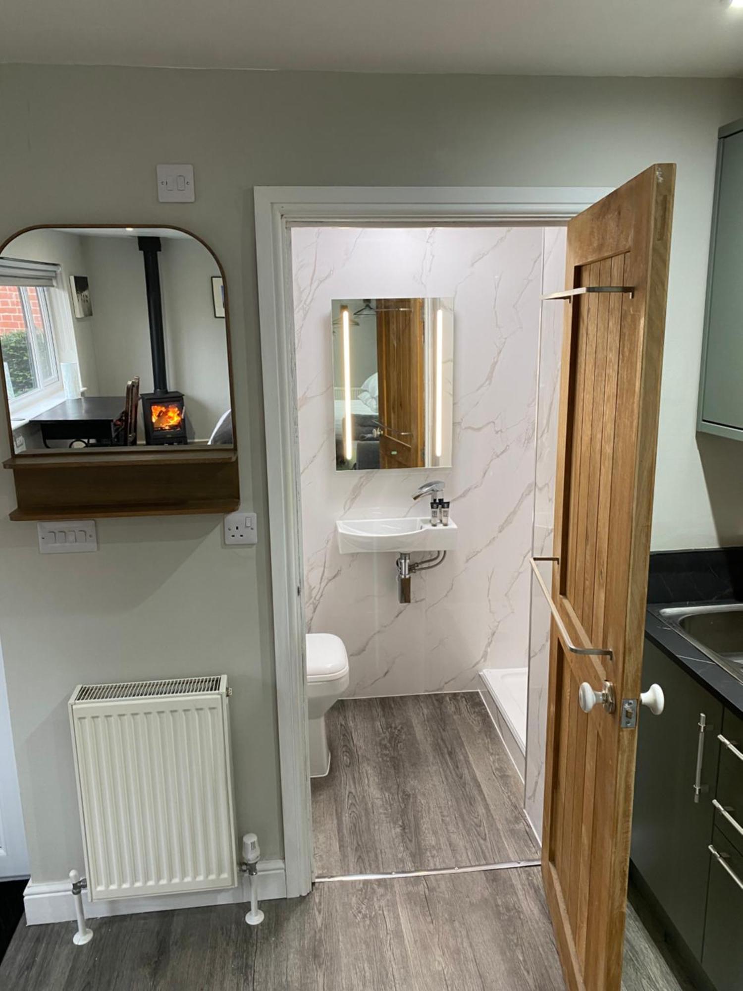 Spalding - Self Contained Studio Double - An Extra Single Bed Can Be Provided Exteriör bild