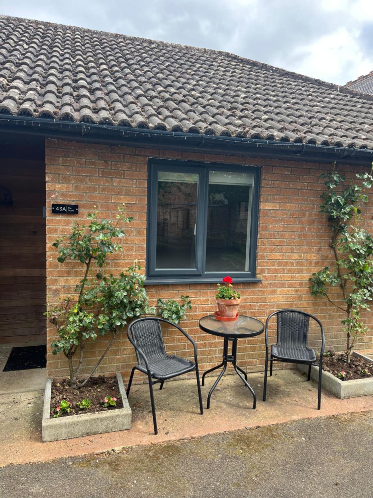 Spalding - Self Contained Studio Double - An Extra Single Bed Can Be Provided Exteriör bild